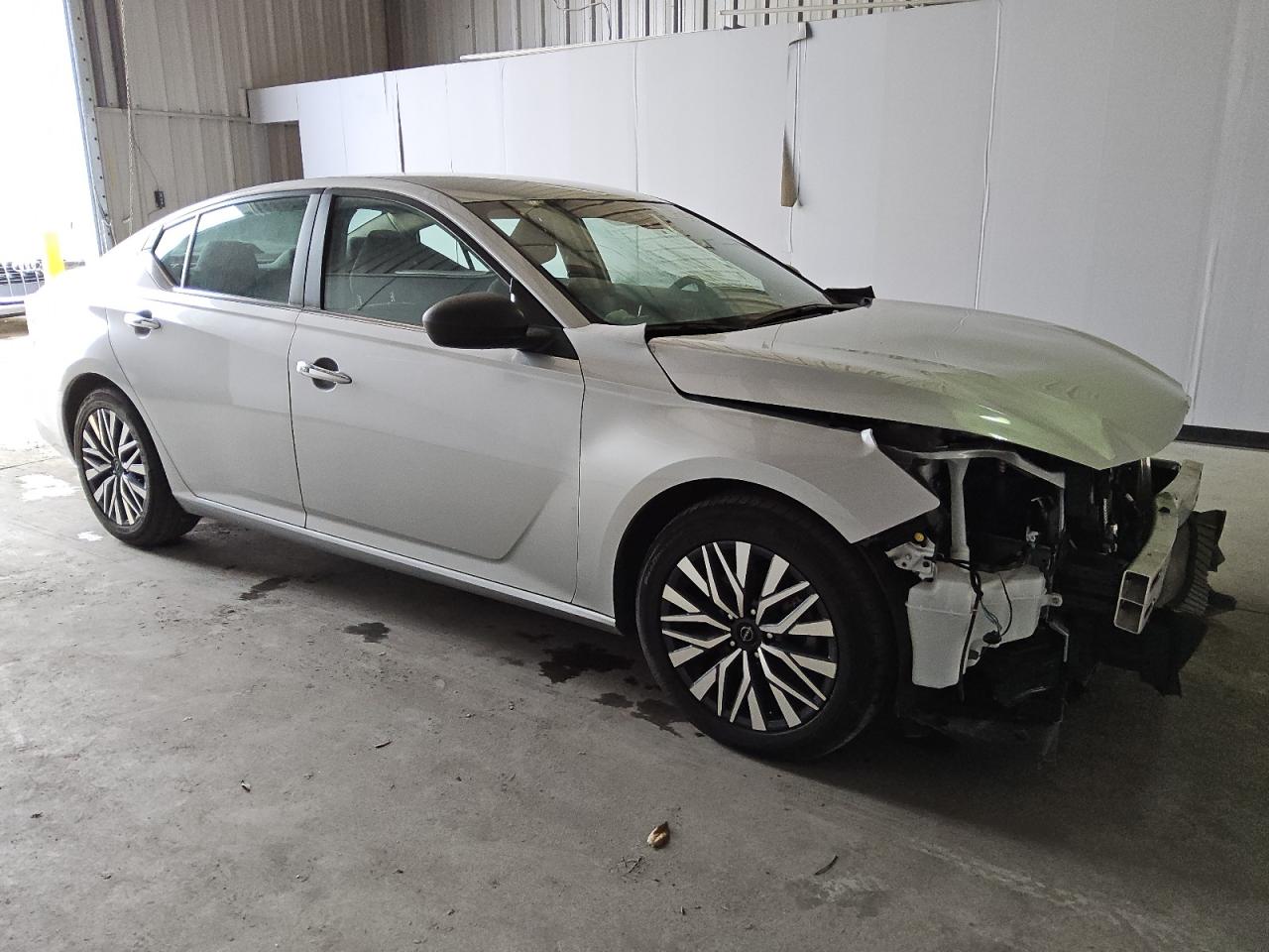 VIN 1N4BL4DVXRN302737 2024 NISSAN ALTIMA no.4