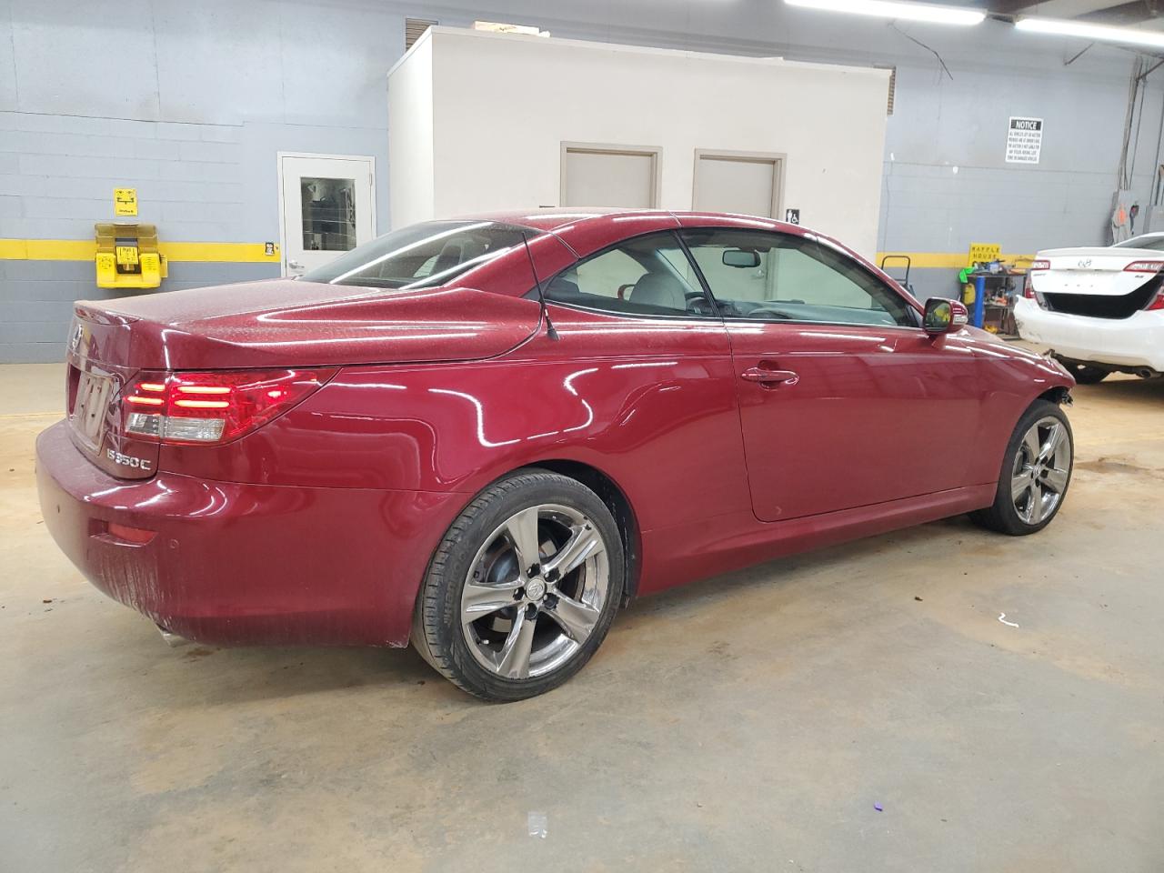 2011 Lexus IS - Image 3