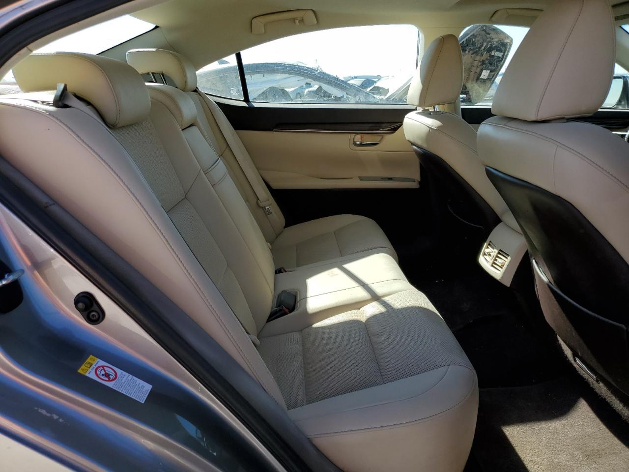 2016 Lexus ES - Image 10