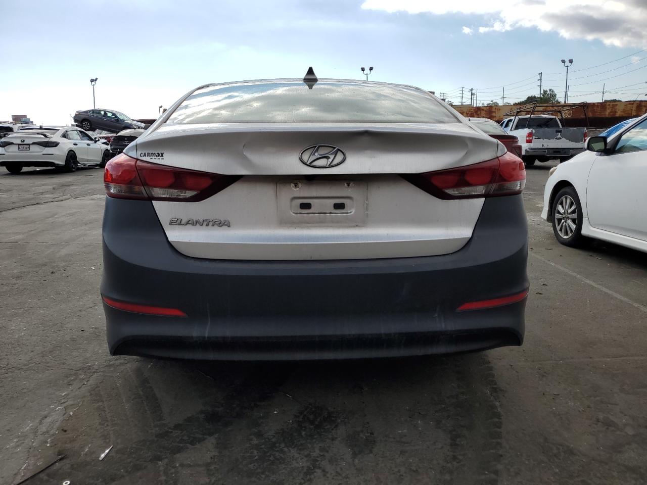 2017 Hyundai Elantra - Image 6