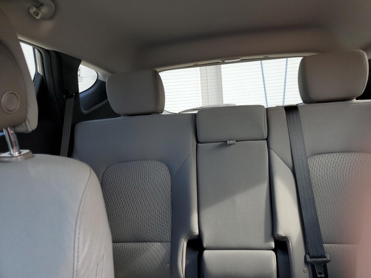 2017 Hyundai Santa Fe - Image 10