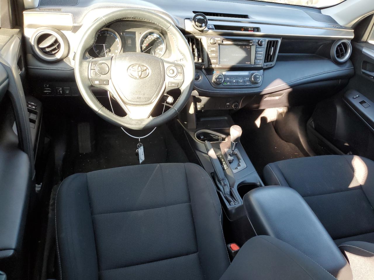 2018 Toyota RAV 4 - Image 8