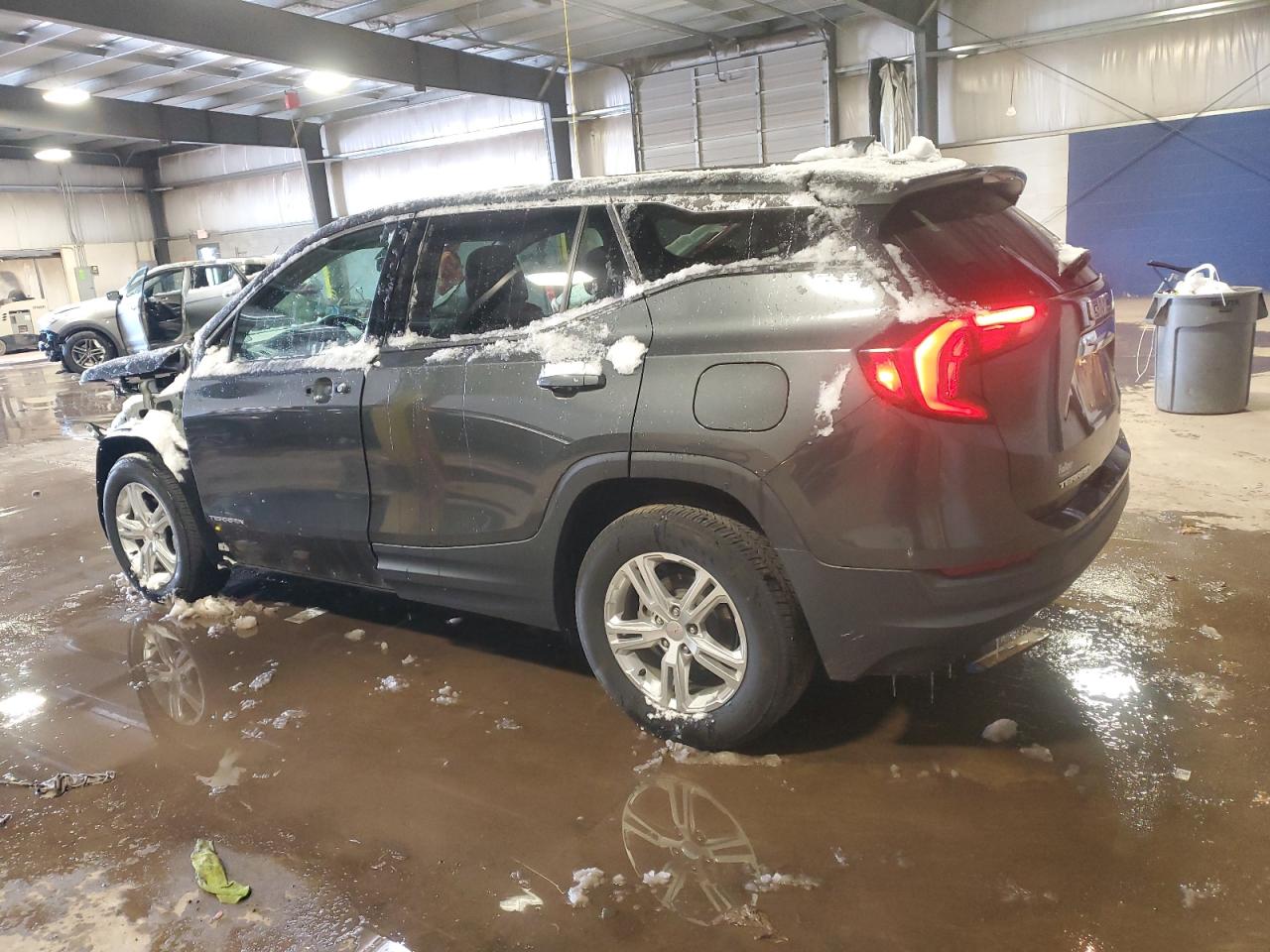 2019 GMC Terrain - Image 2