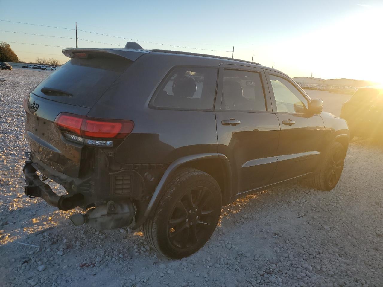 2017 Jeep Grand Cherokee - Image 3