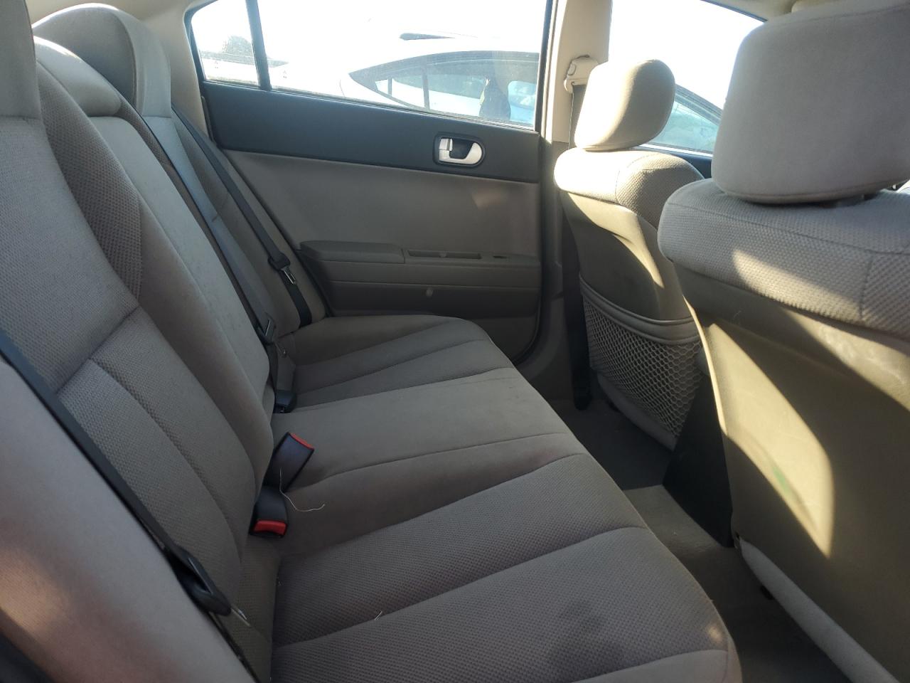 2006 Mitsubishi Galant - Image 11