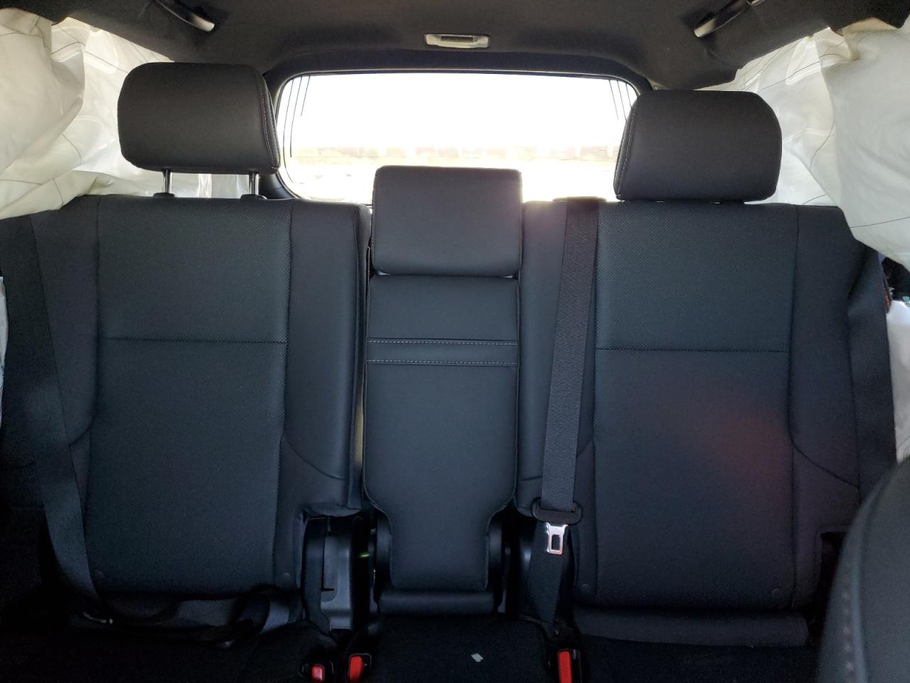 2023 Lexus GX - Image 10