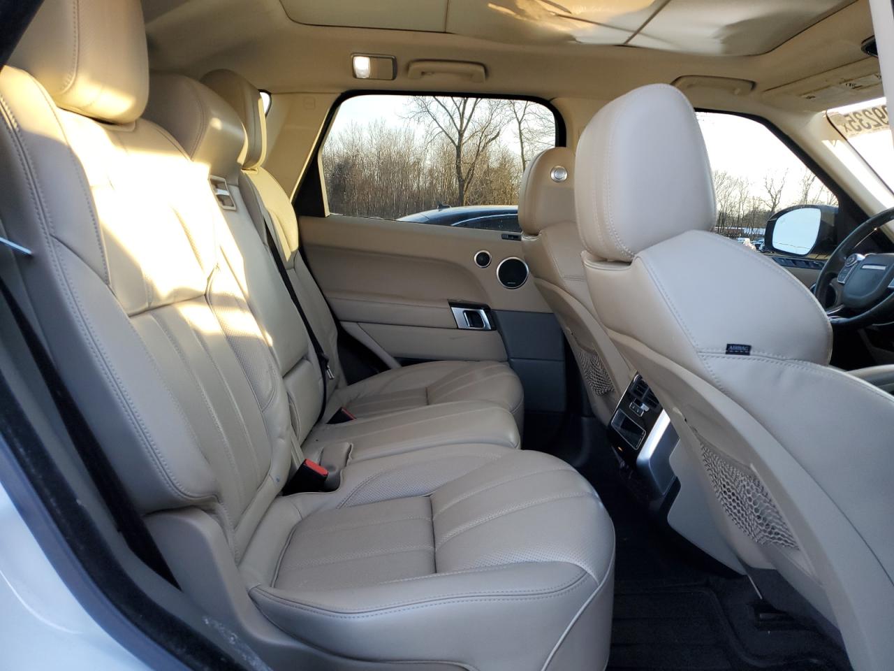 2016 Land Rover Range Rover - Image 11