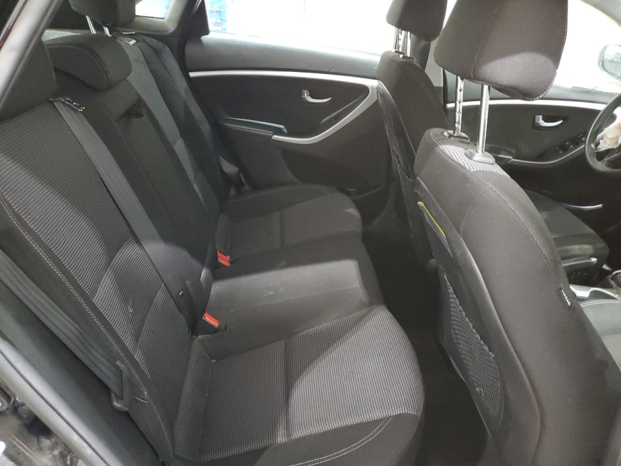 2016 Hyundai Elantra - Image 10