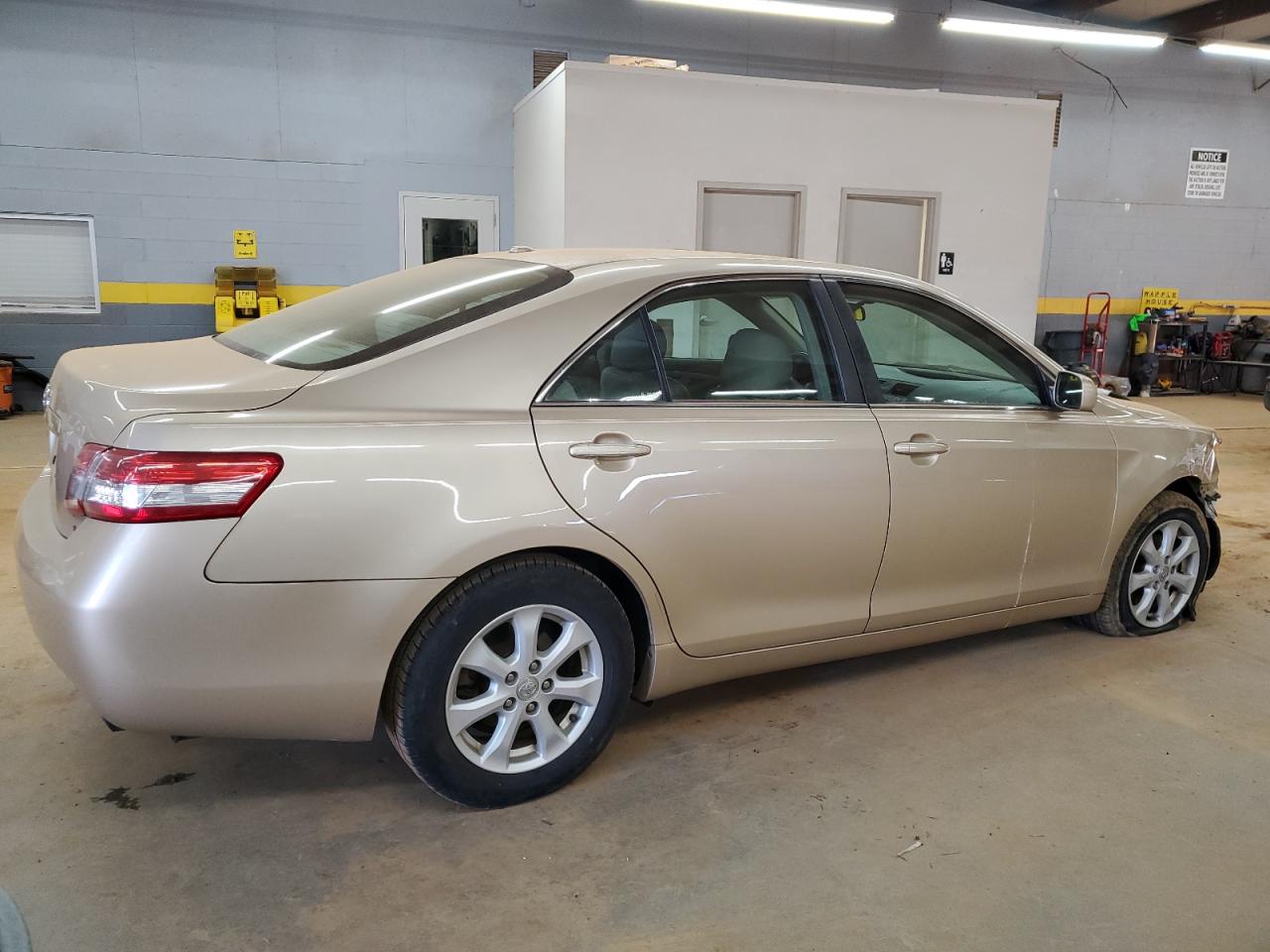 2011 Toyota Camry - Image 3