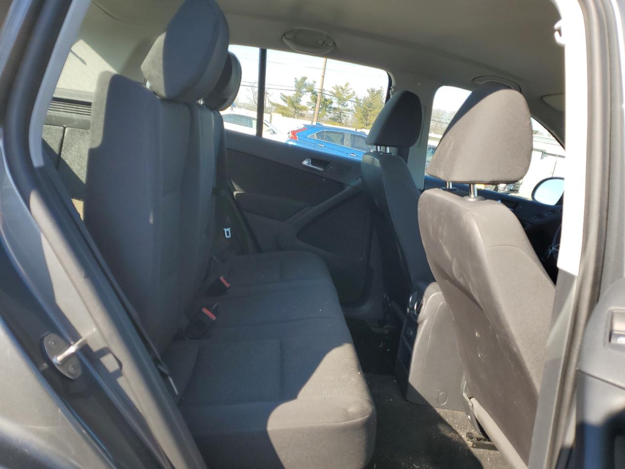 2018 Volkswagen Tiguan - Image 11