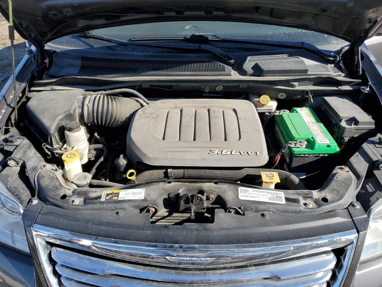 2016 Chrysler Town & Country - Image 12