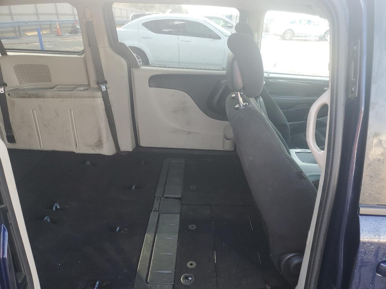 2016 Dodge Caravan - Image 11