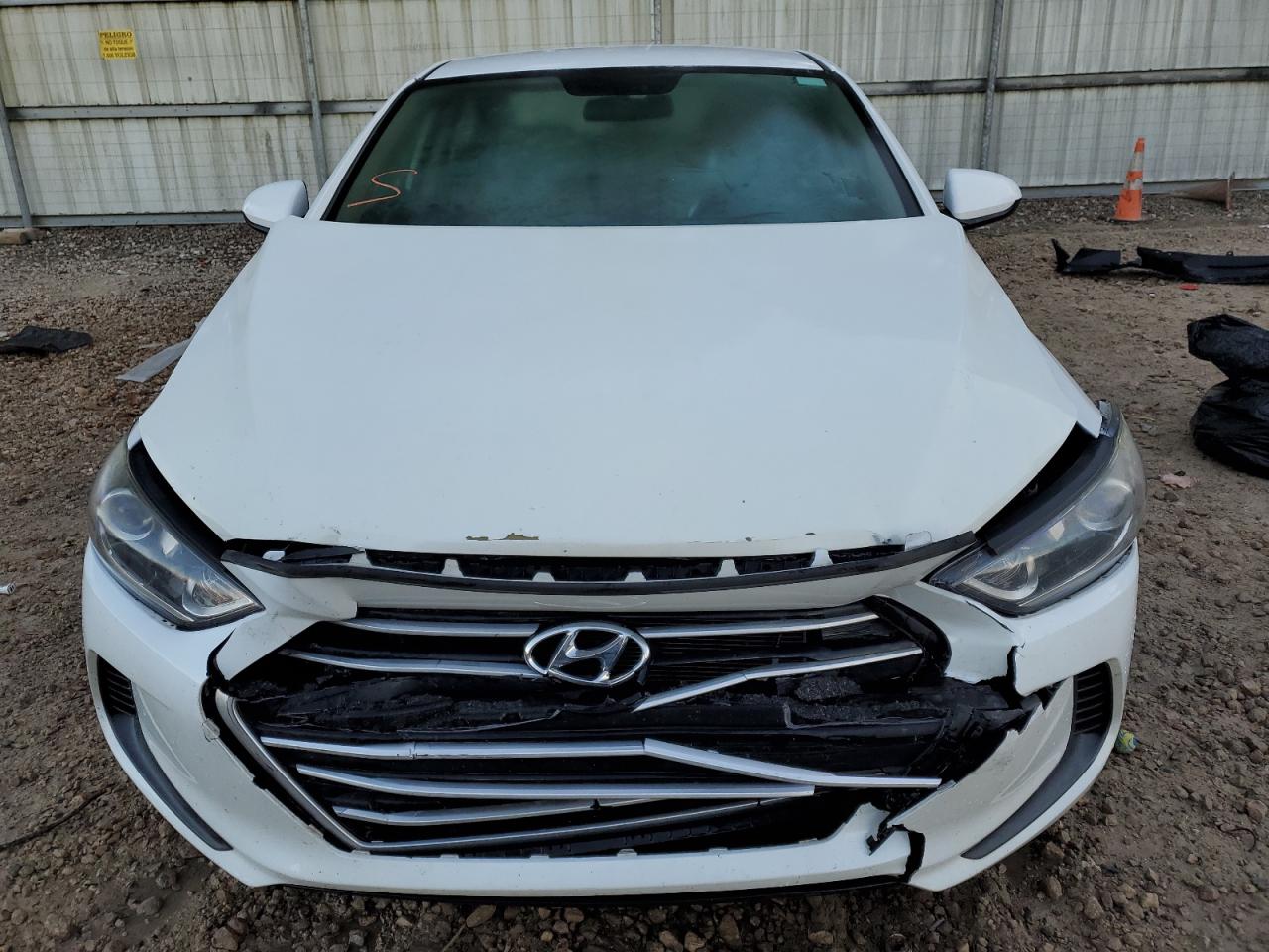 2018 Hyundai Elantra - Image 5