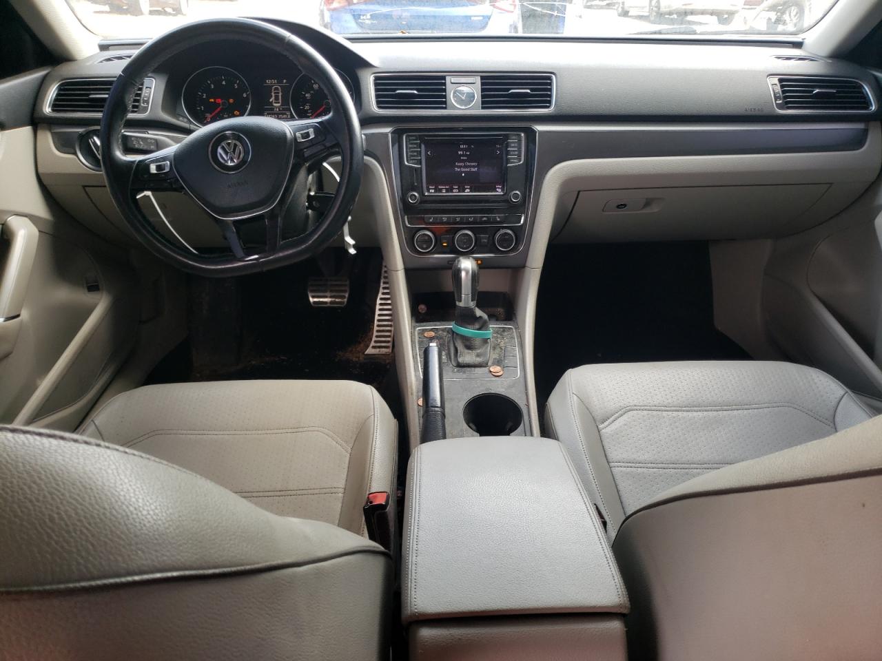 2017 Volkswagen Passat - Image 8