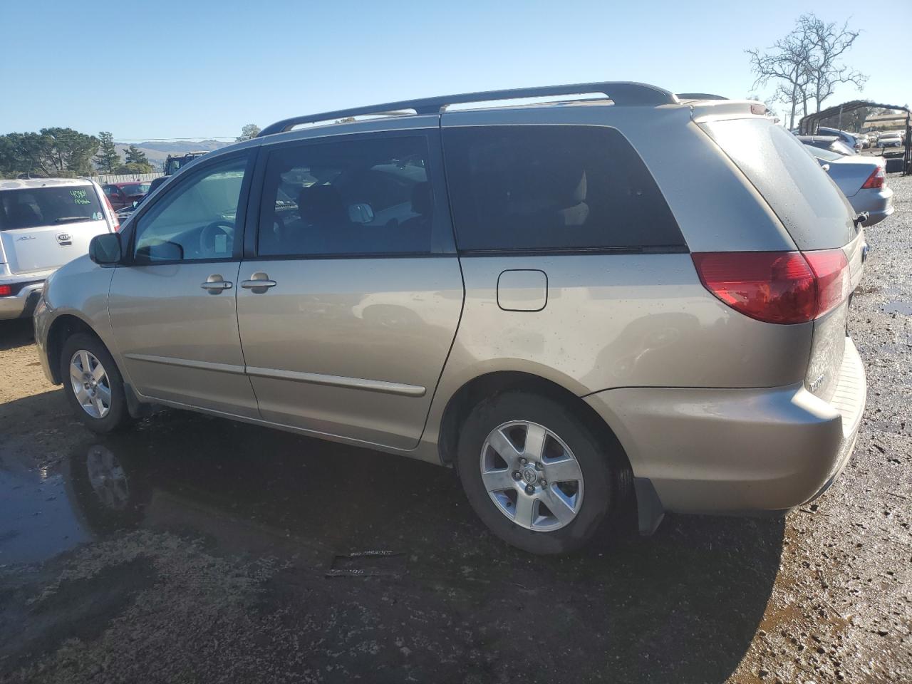 2006 Toyota Sienna - Image 2