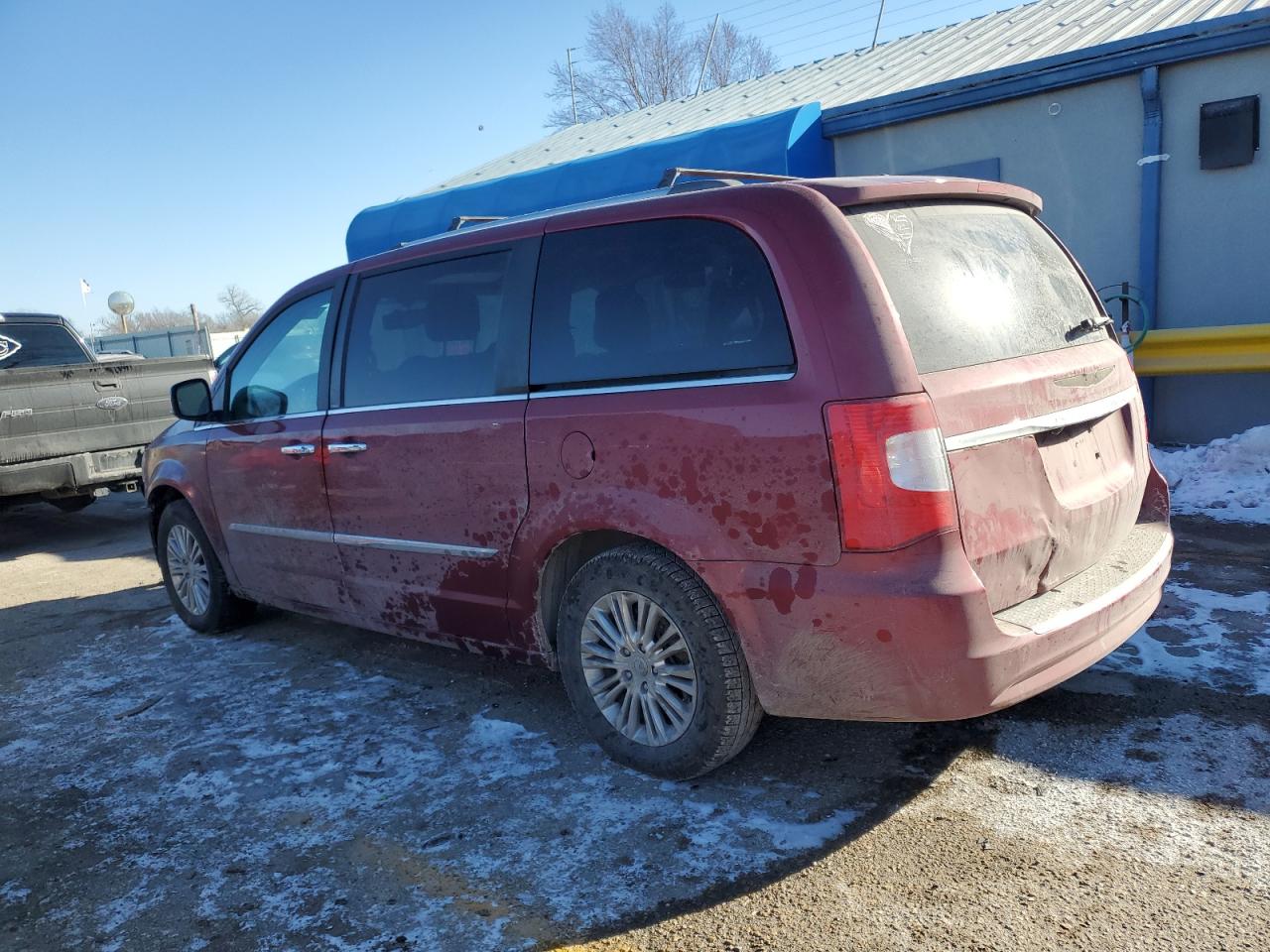 2014 Chrysler Town & Country - Image 2