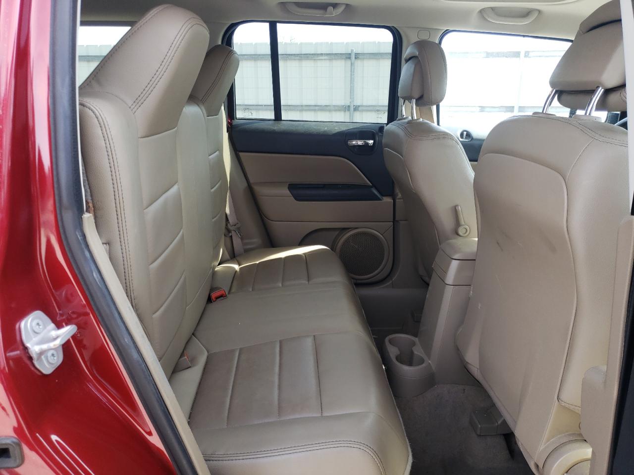 2016 Jeep Liberty (Patriot) - Image 11