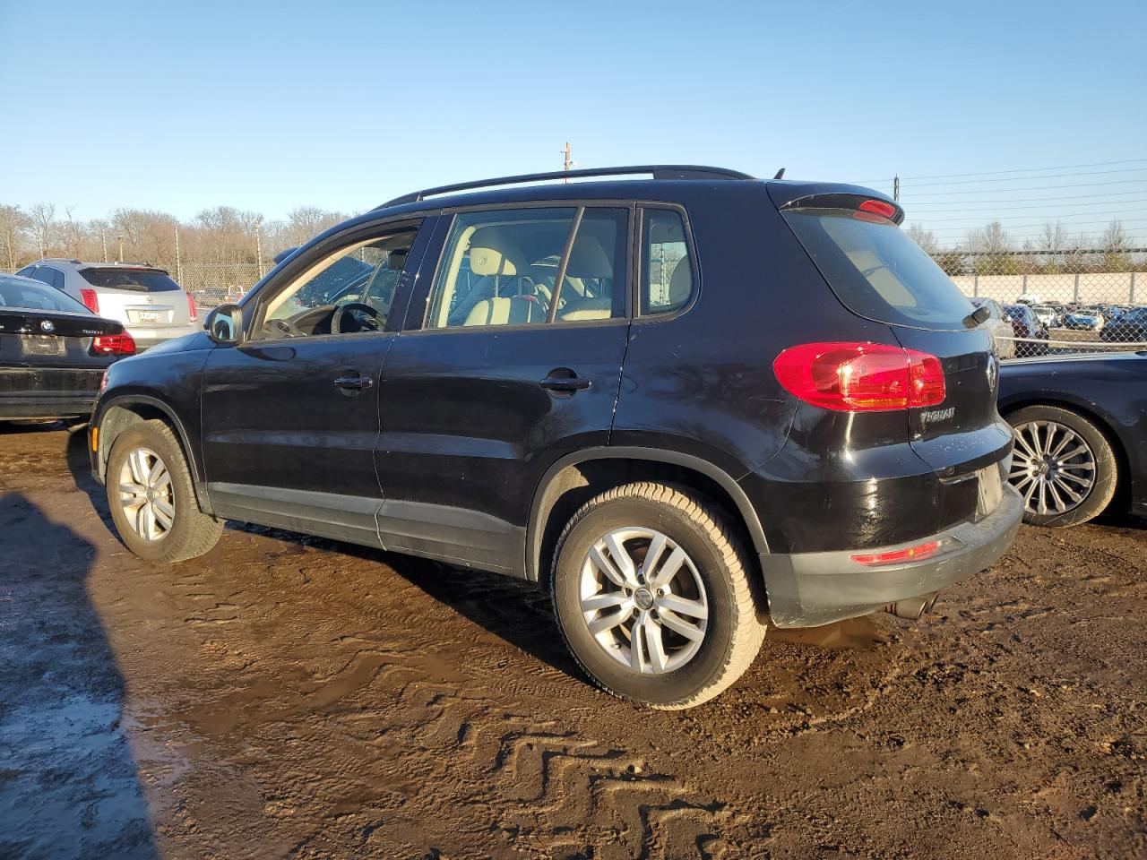 VIN WVGAV7AX7GW610877 2016 VOLKSWAGEN TIGUAN no.2