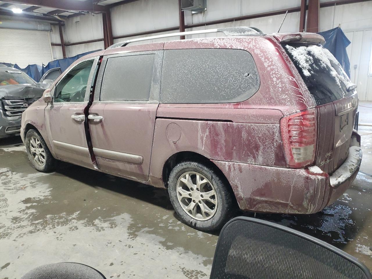 2014 Kia Sedona - Image 2