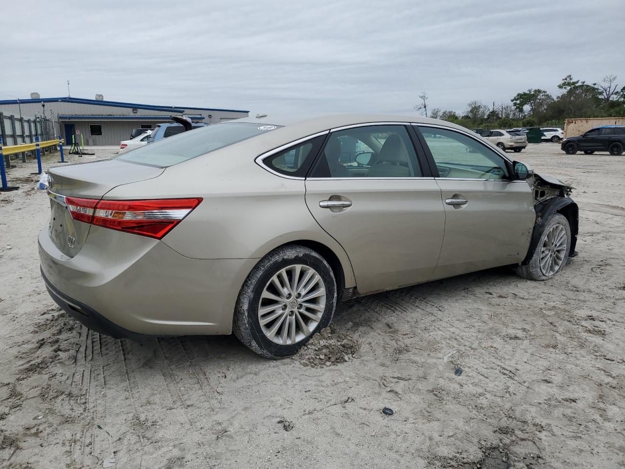 2013 Toyota Avalon - Image 3