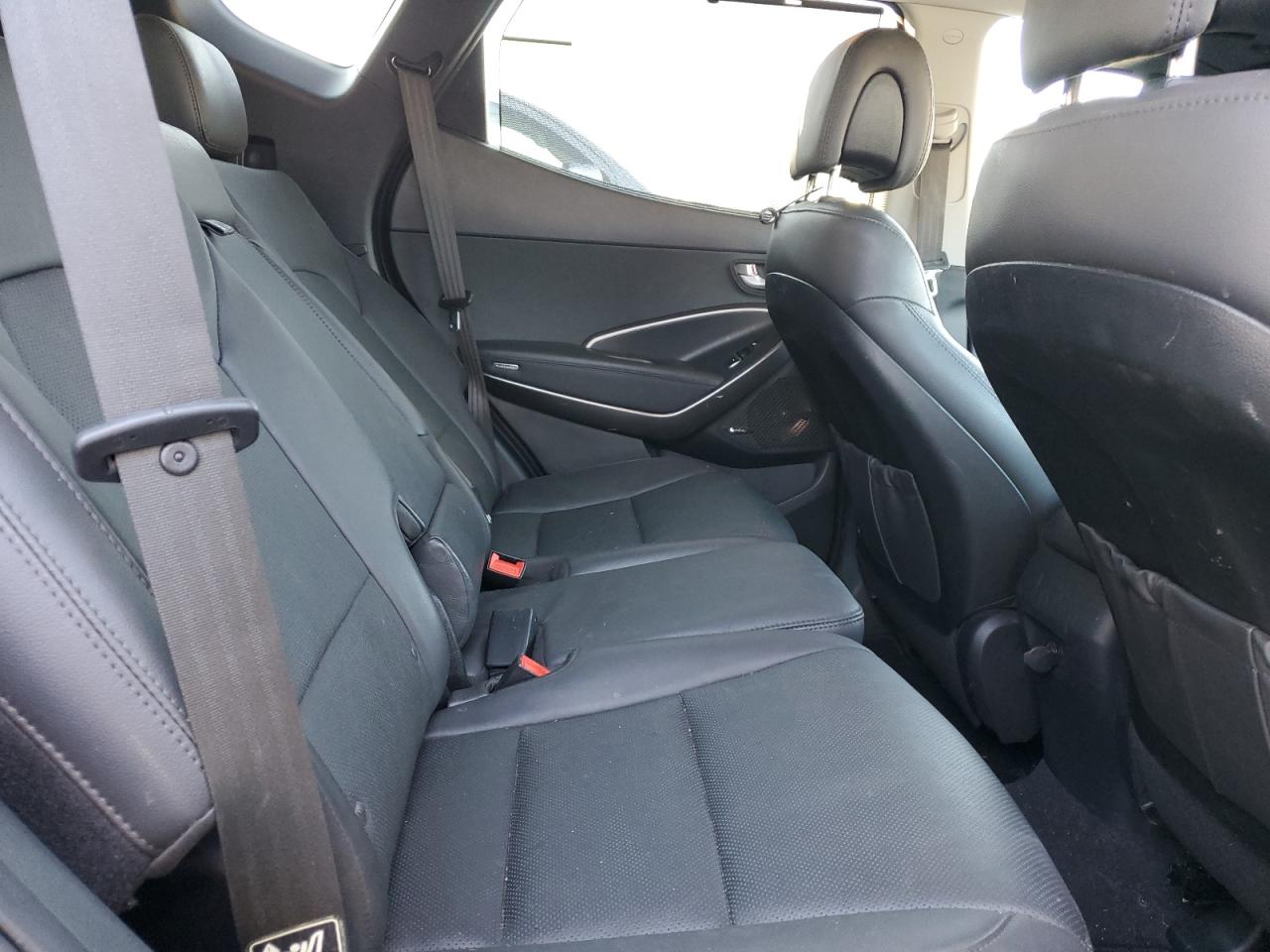 2018 Hyundai Santa Fe - Image 11