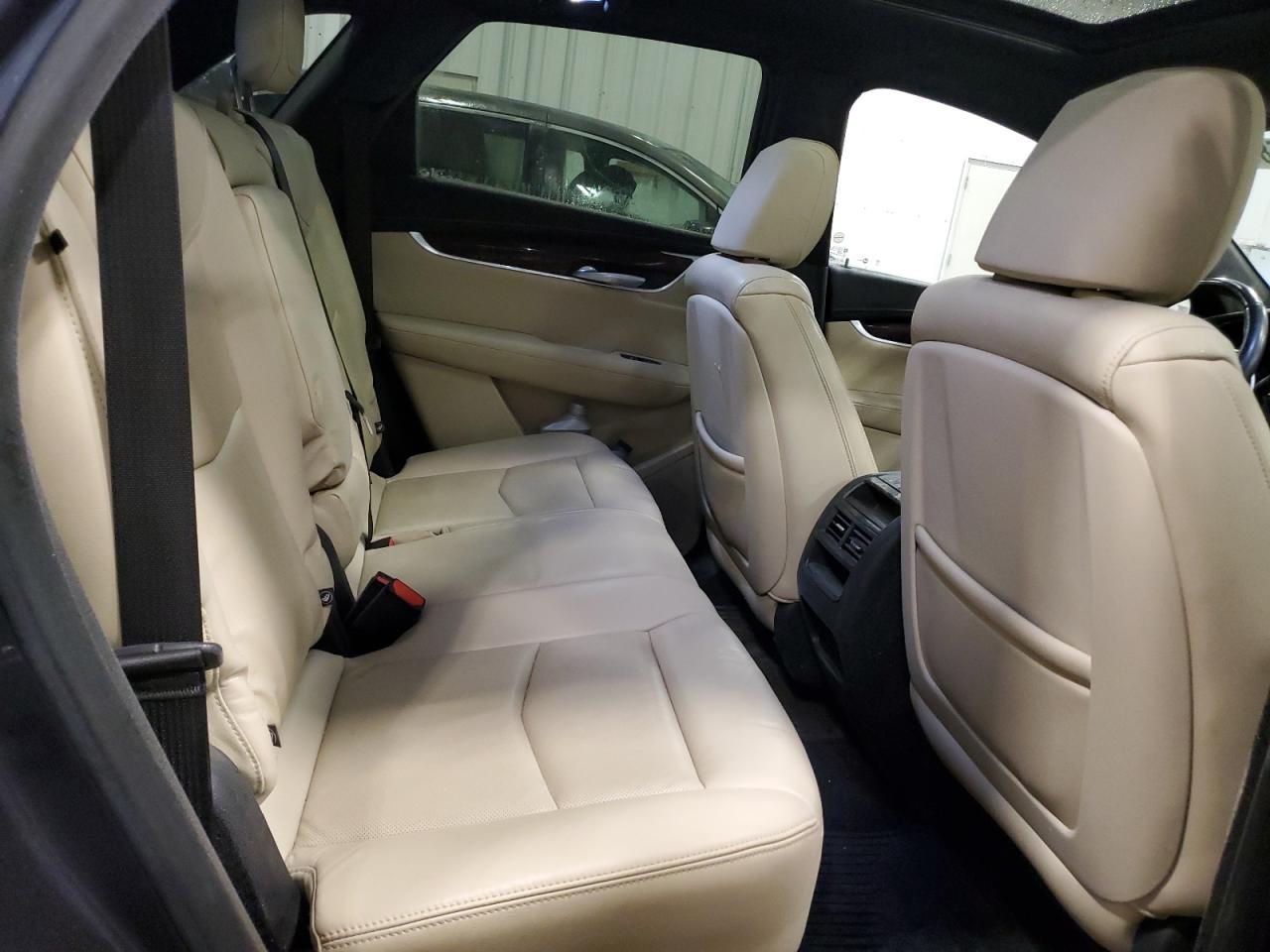 2018 Cadillac XT5 - Image 11