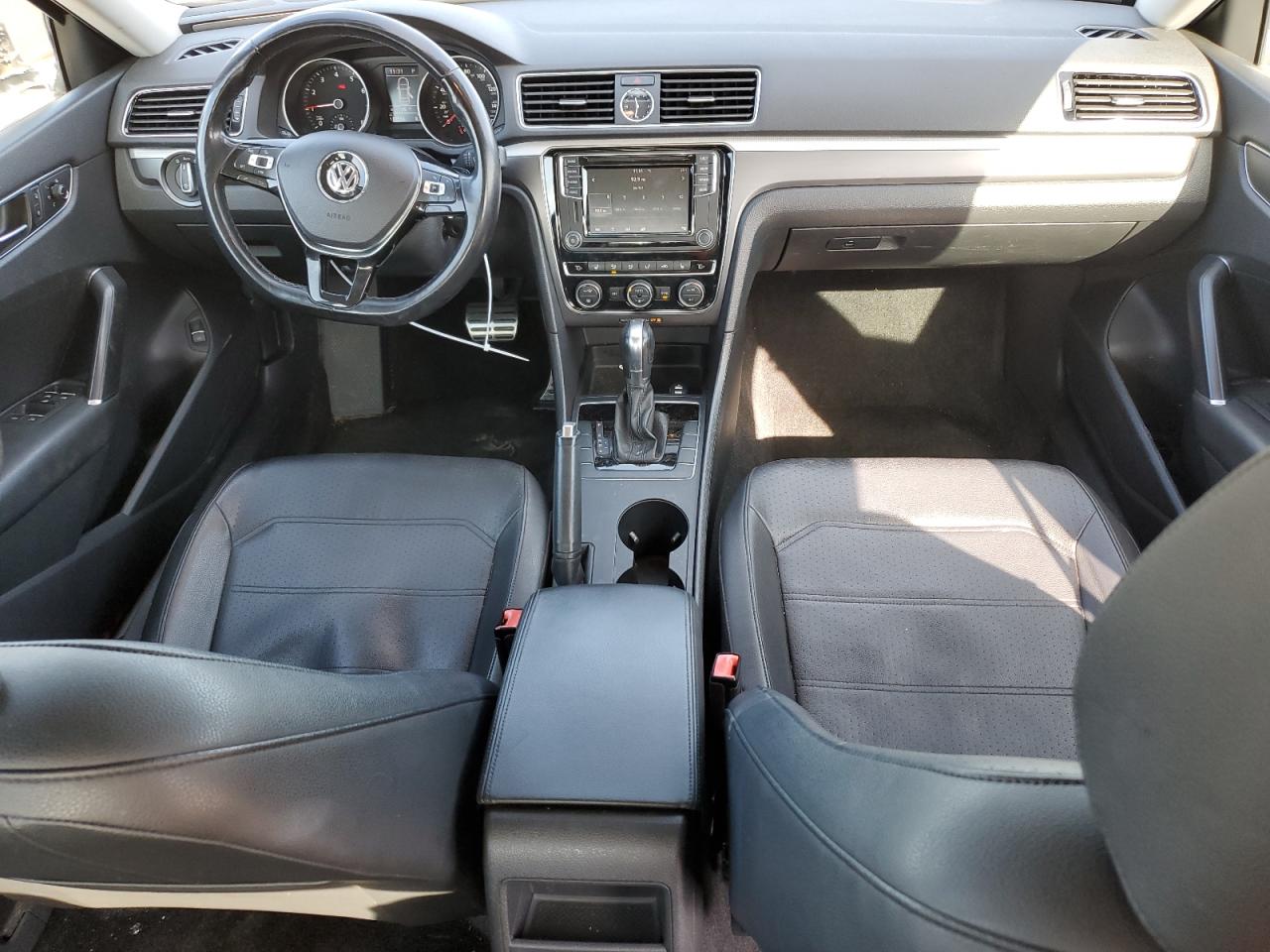 2017 Volkswagen Passat - Image 8