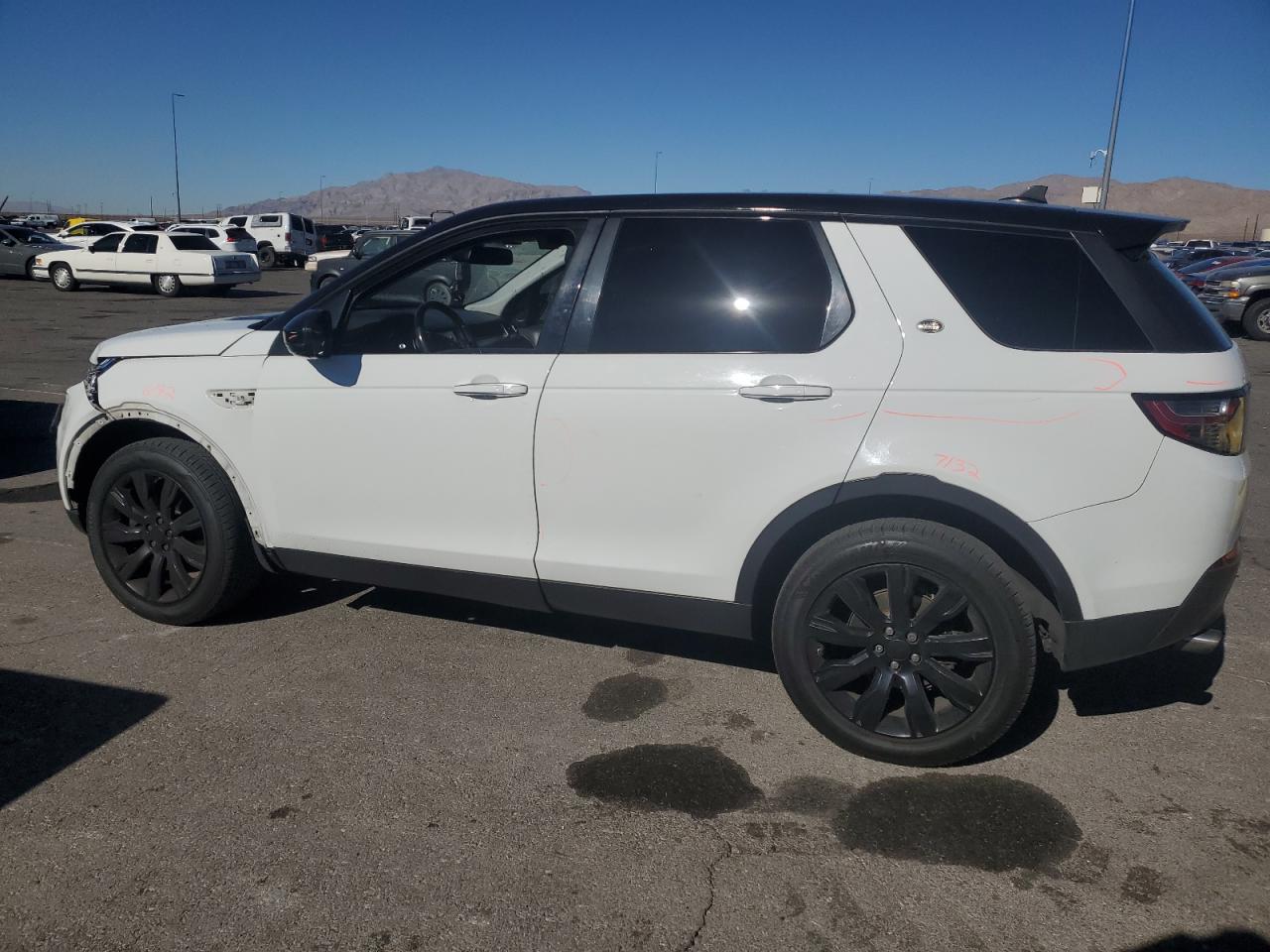 2016 Land Rover Discovery - Image 2