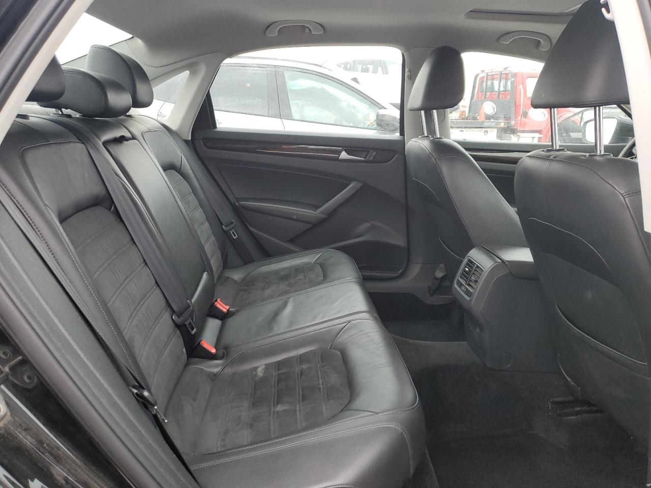 2014 Volkswagen Passat - Image 10