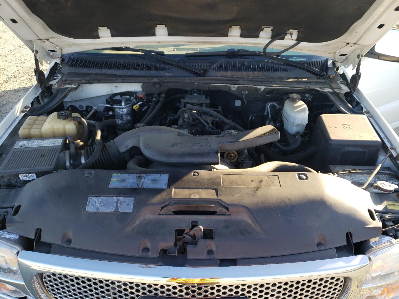 2004 GMC Yukon - Image 12