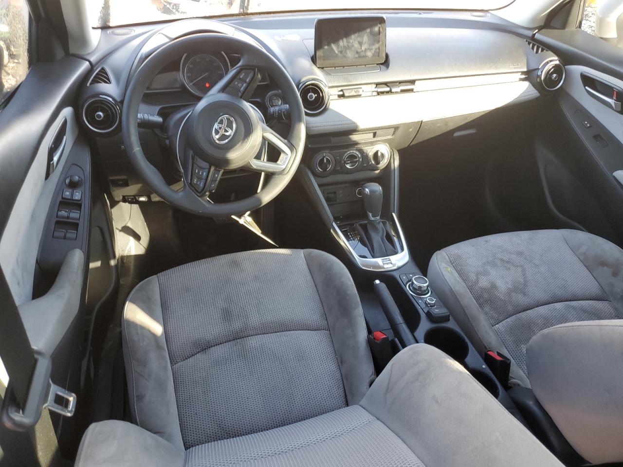 2019 Toyota Yaris - Image 8