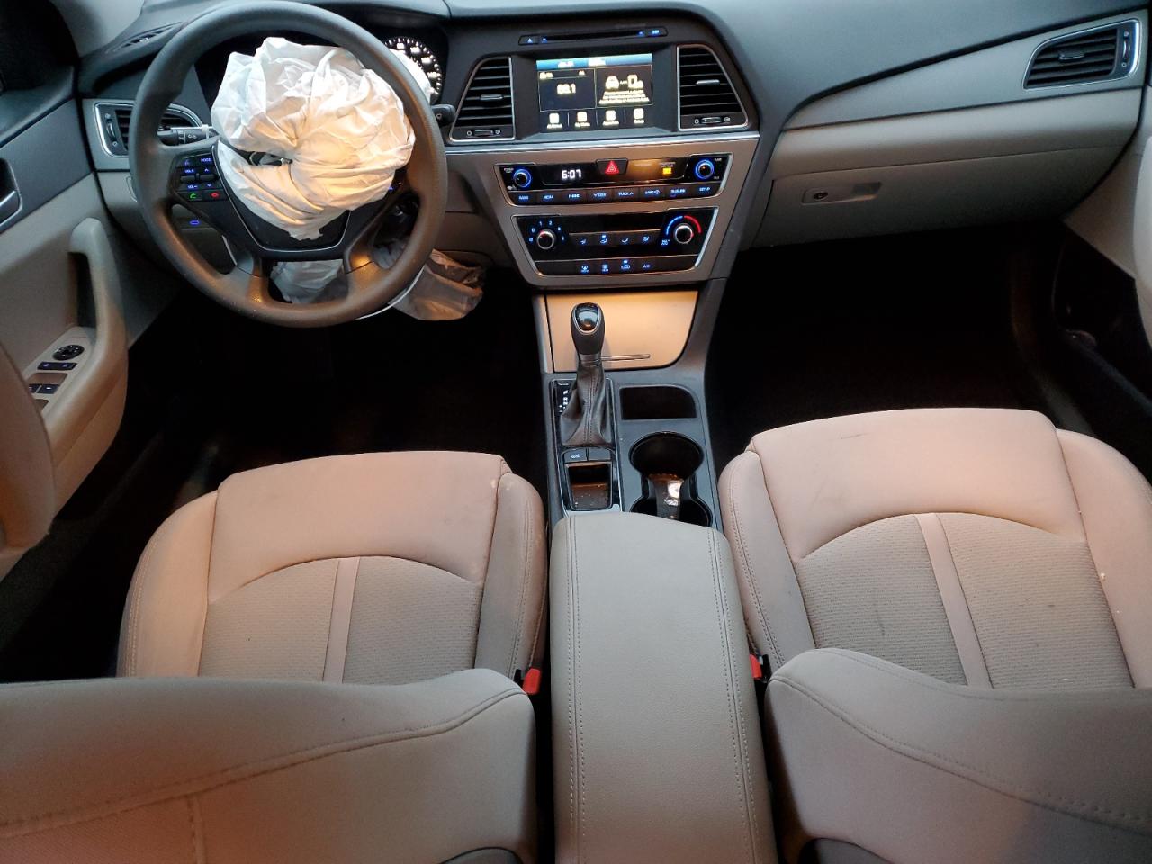 2017 Hyundai Sonata - Image 8