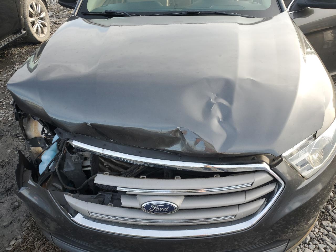 2017 Ford Taurus - Image 11
