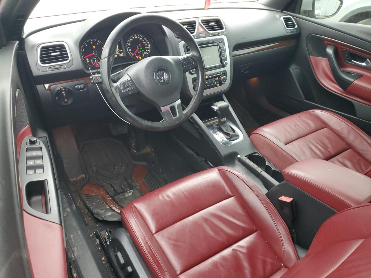 2010 Volkswagen Eos - Image 8
