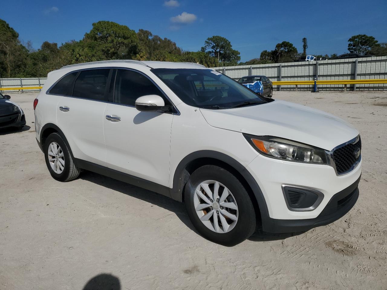 2016 Kia Sorento - Image 4