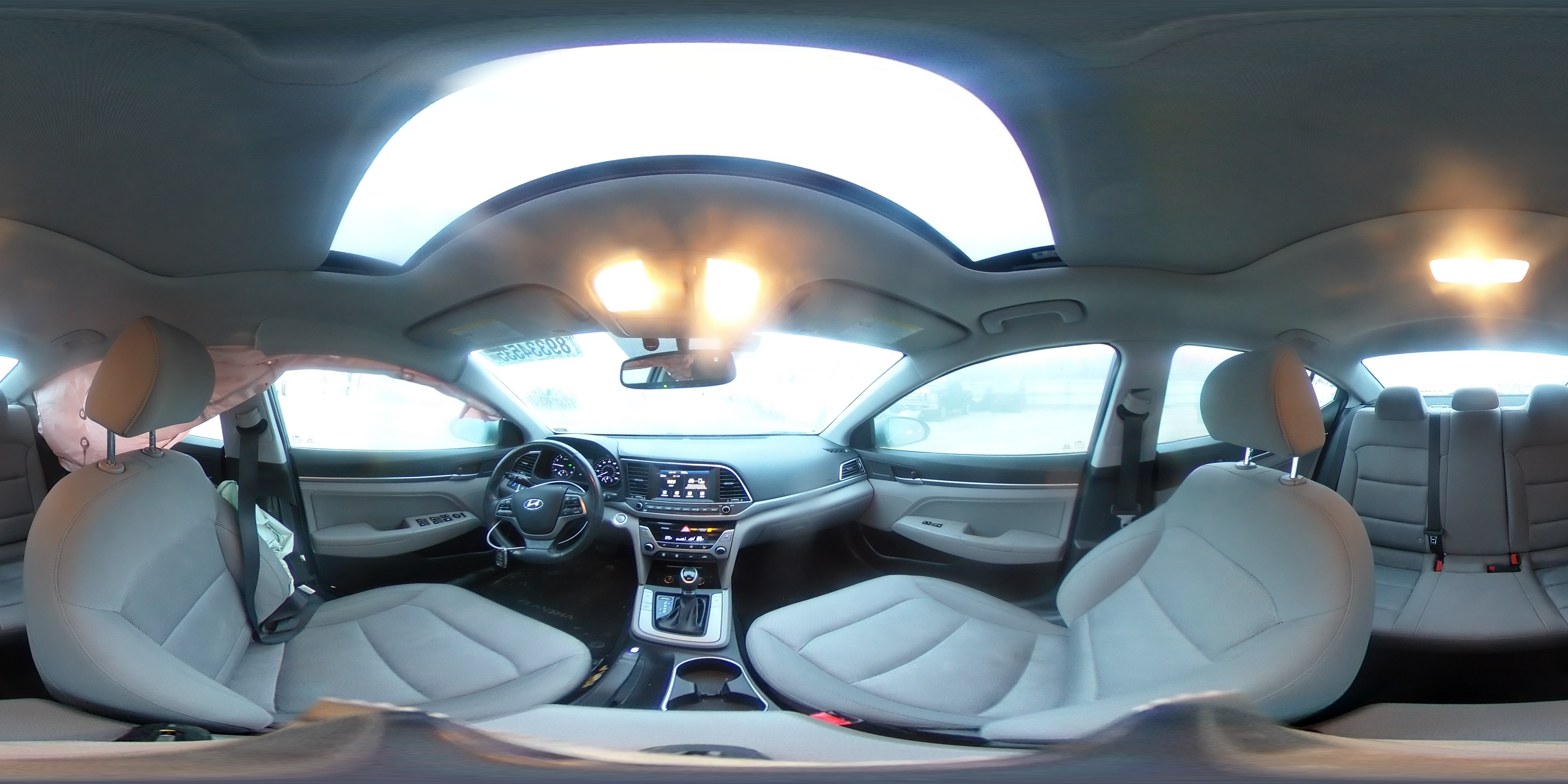 2018 Hyundai Elantra - Image 13