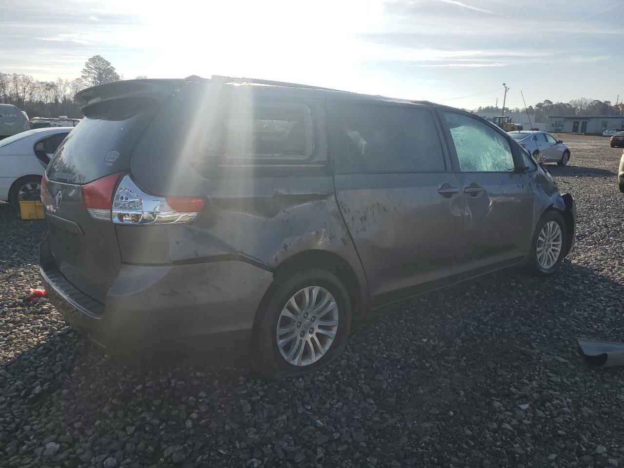 2011 Toyota Sienna - Image 3