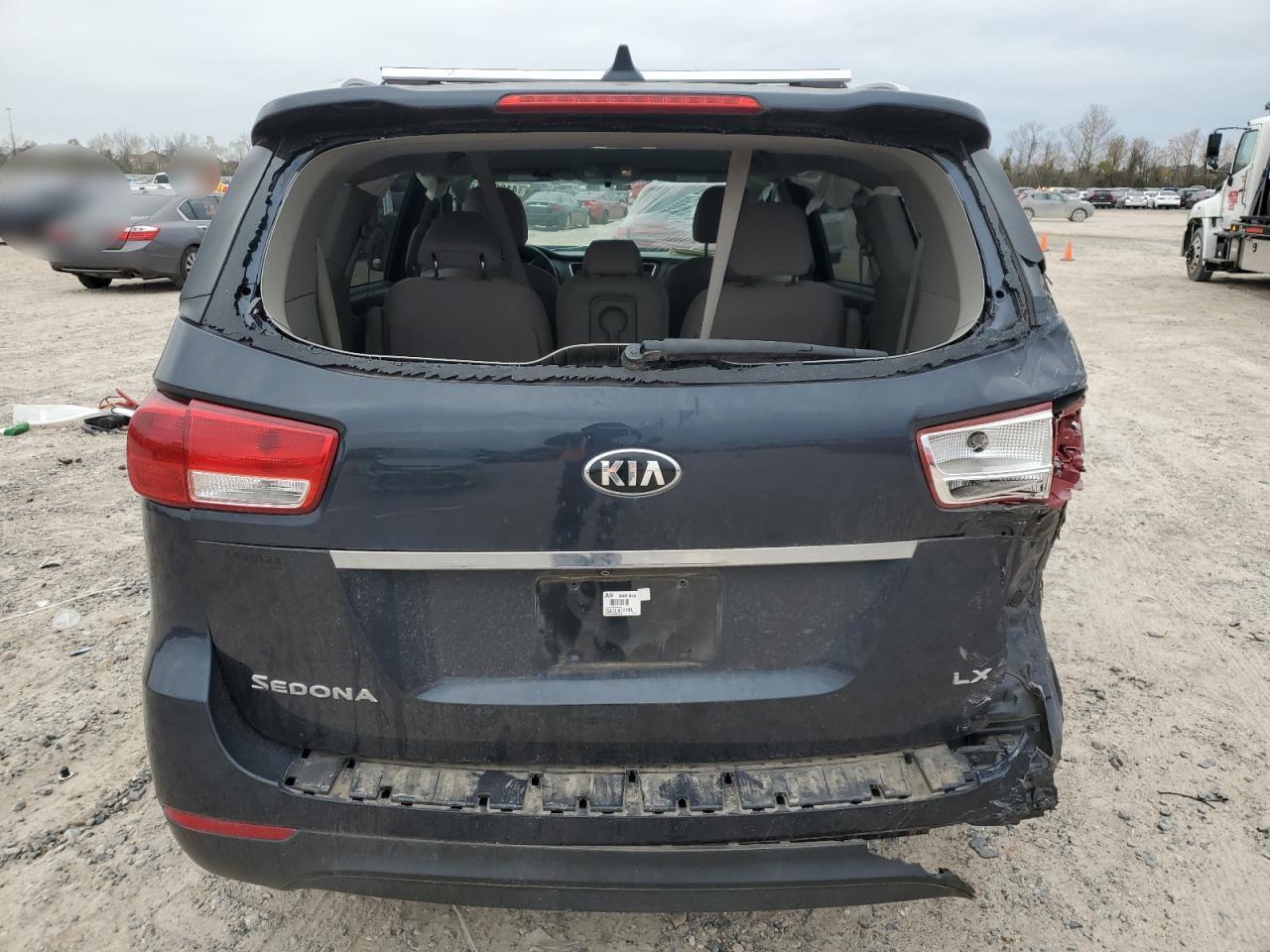 2016 Kia Sedona - Image 6
