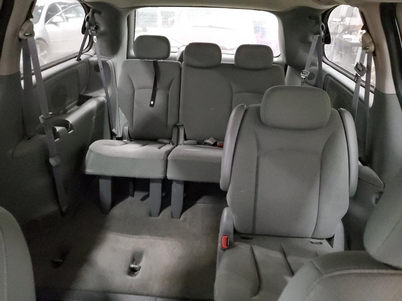 2007 Chrysler Town & Country - Image 10