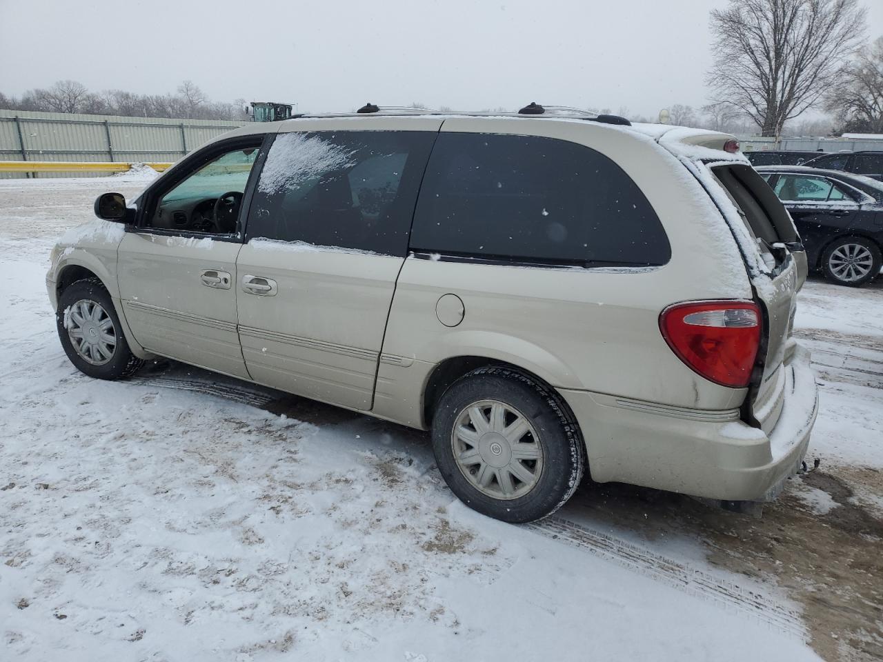 2005 Chrysler Town & Country - Image 2