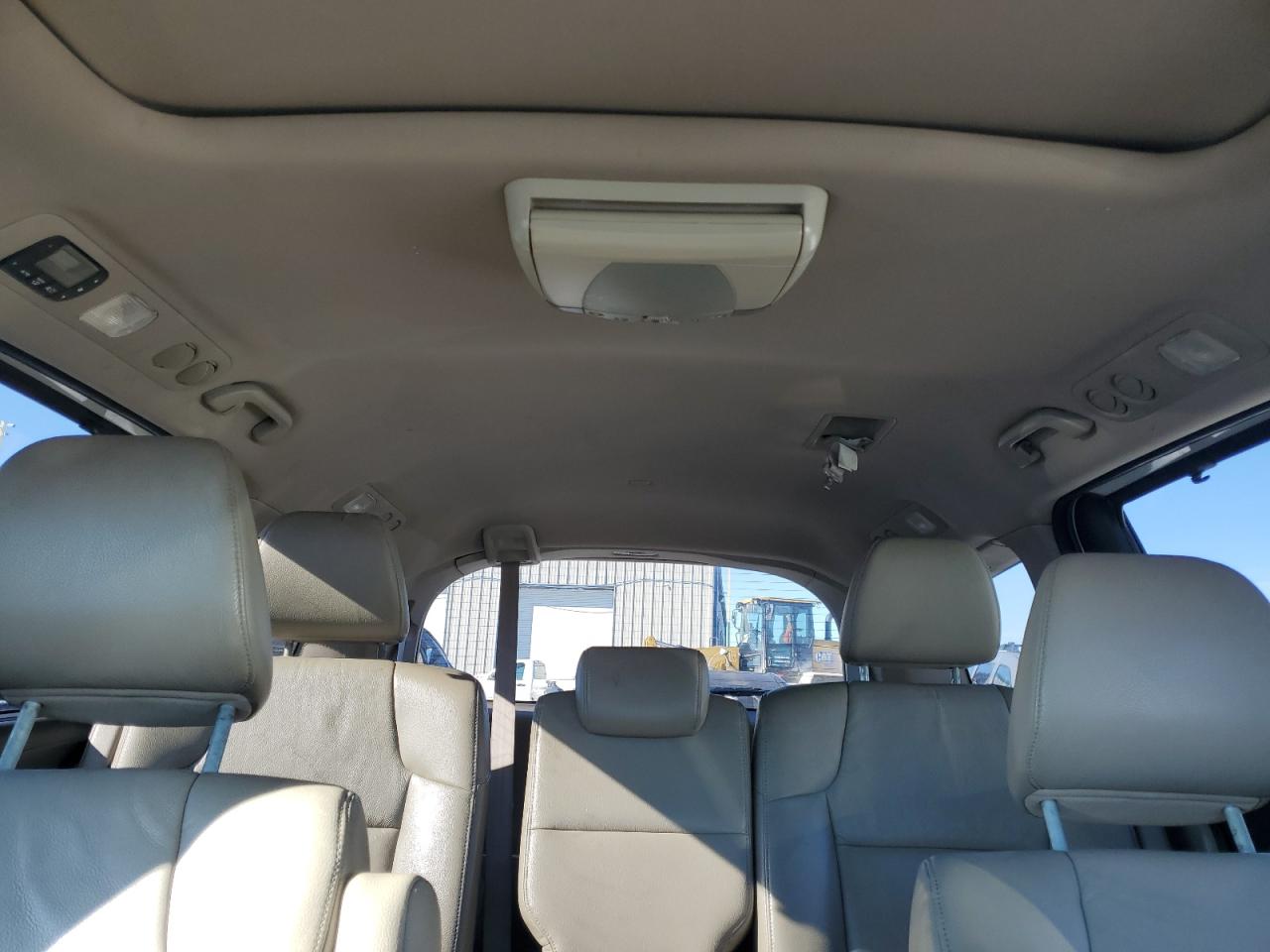 2011 Honda Odyssey - Image 11