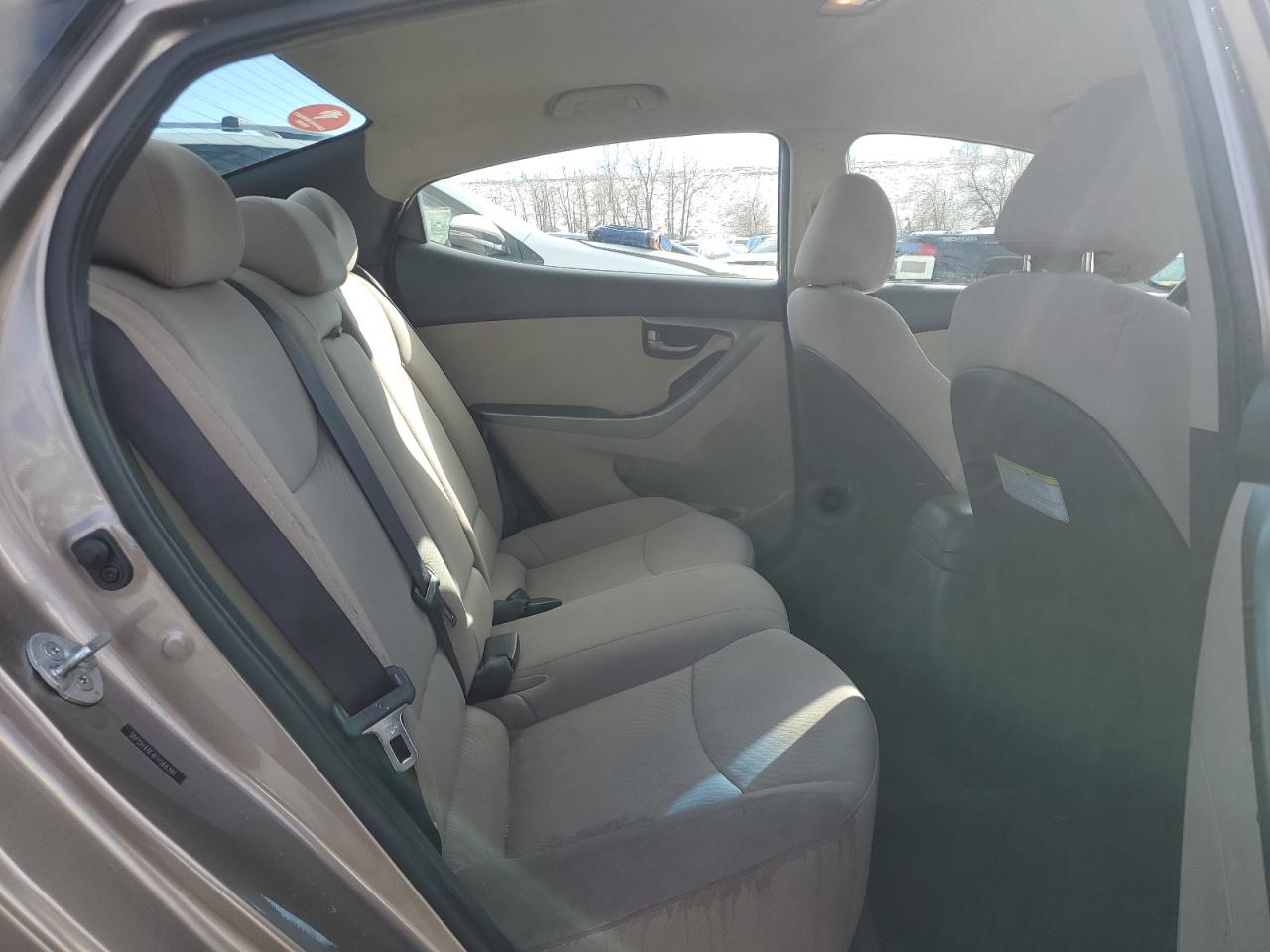 2015 Hyundai Elantra - Image 10