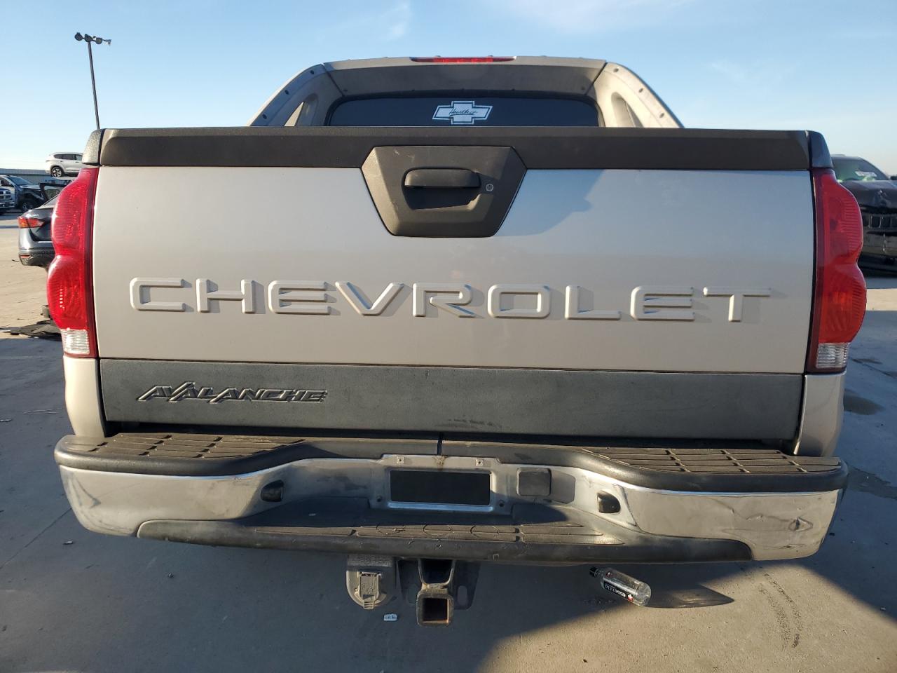 2005 Chevrolet Avalanche - Image 6