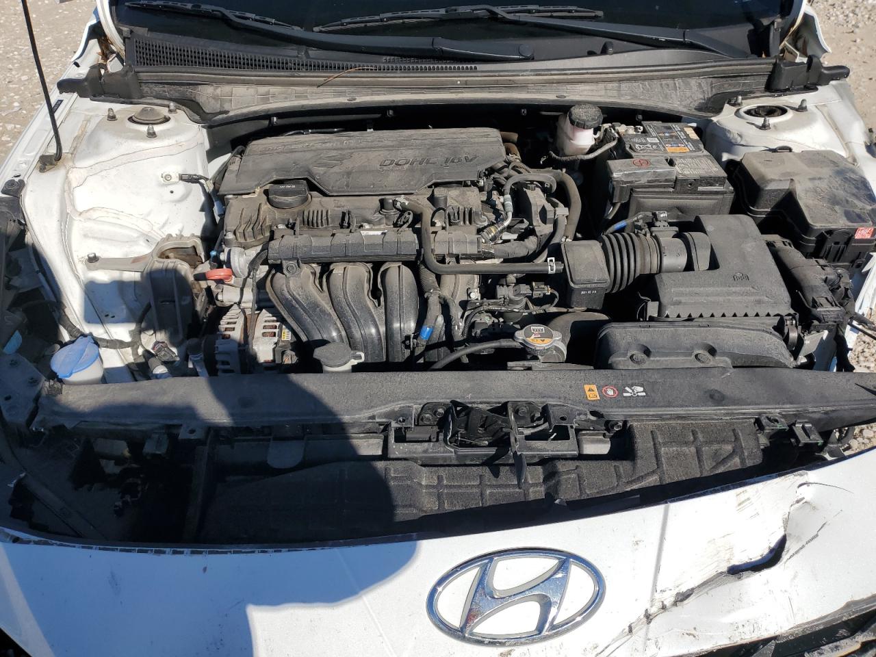 2022 Hyundai Elantra - Image 11