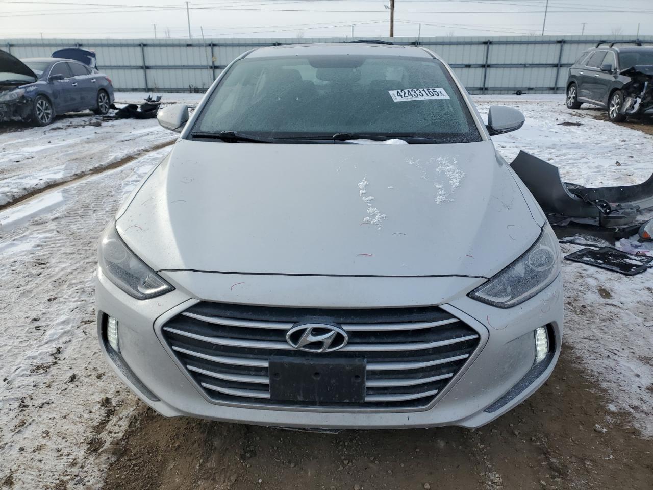 2017 Hyundai Elantra - Image 5