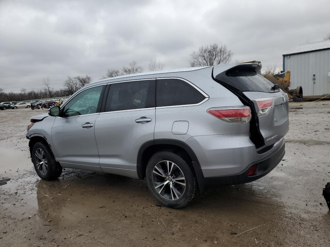 2016 Toyota Highlander - Image 2