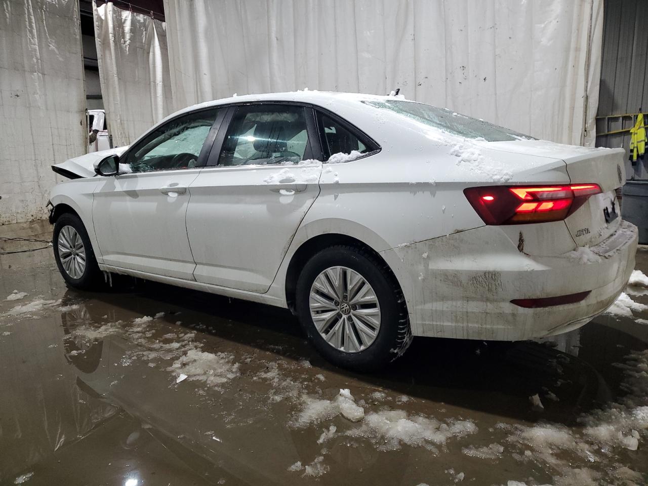 2019 Volkswagen Jetta - Image 2
