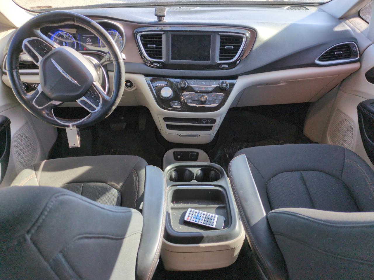 2019 Chrysler Pacifica - Image 8