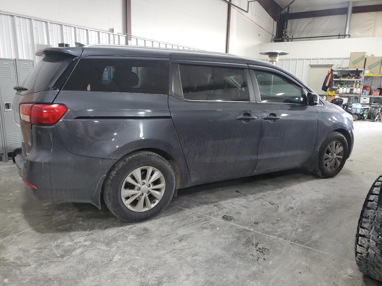 2016 Kia Sedona - Image 3