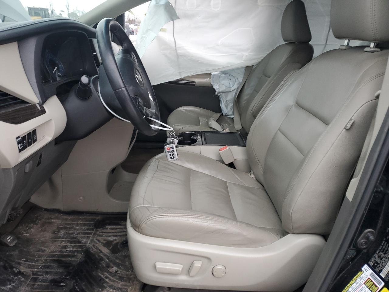 2017 Toyota Sienna - Image 7